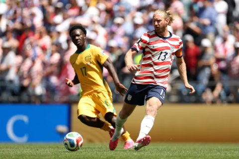 Estados Unidos vencem a Austrália e avançam ao mata-mata da Copa do Mundo