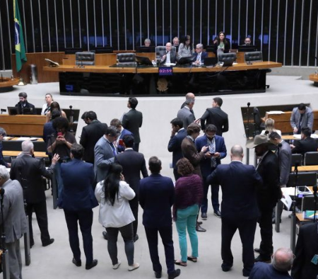Câmara aprova MP do frete e anistia a multas por bloqueios de 2022