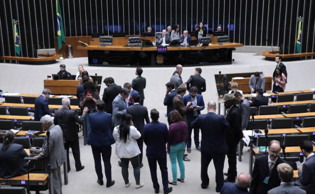 Câmara aprova MP do frete e anistia a multas por bloqueios de 2022