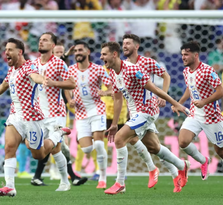 Croácia bate Gana, garante vaga no mata-mata e mantém sonho de Modric