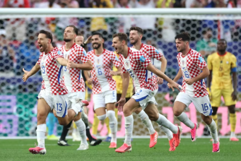 Croácia bate Gana, garante vaga no mata-mata e mantém sonho de Modric