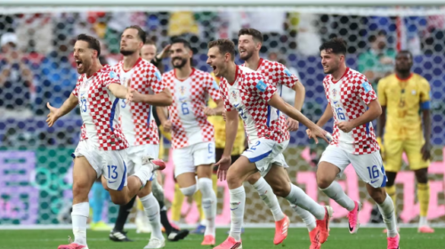 Croácia bate Gana, garante vaga no mata-mata e mantém sonho de Modric