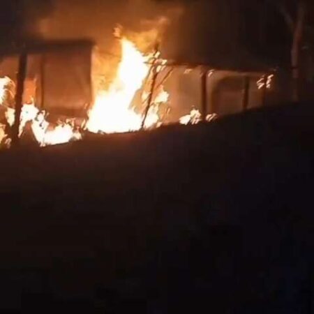 Incêndio destrói casa e deixa homem com queimaduras graves na fronteira