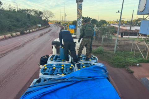 Receita e PRF apreendem 21 toneladas de insumo usado no refino de cocaína