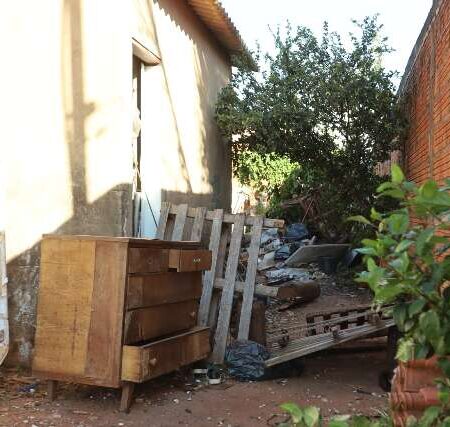 Após morte de jovem no Nova Lima, mãe deixa casa e imóvel preocupa vizinha