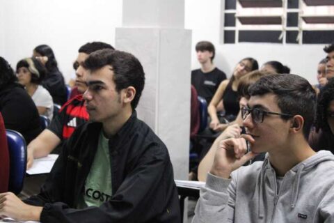 Prefeitura abre 250 vagas para curso gratuito de redação do Enem