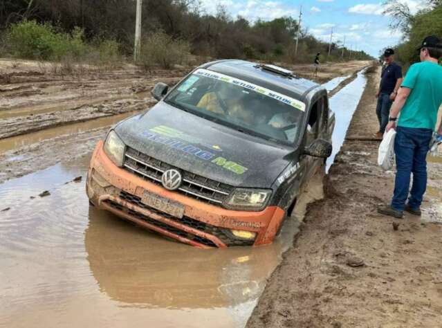 Na lama, expedições abriram caminho para ponte que agora une Brasil e Paraguai