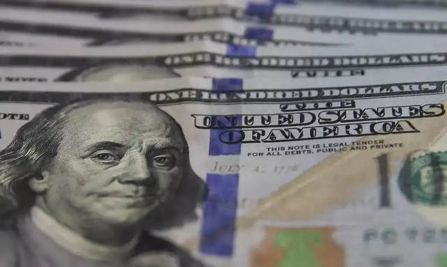 Dólar cai e bolsa avança após criação de vagas perder força nos EUA