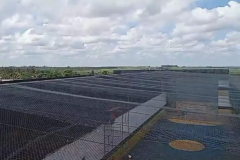Drone é derrubado ao tentar levar cocaína e celular para Máxima