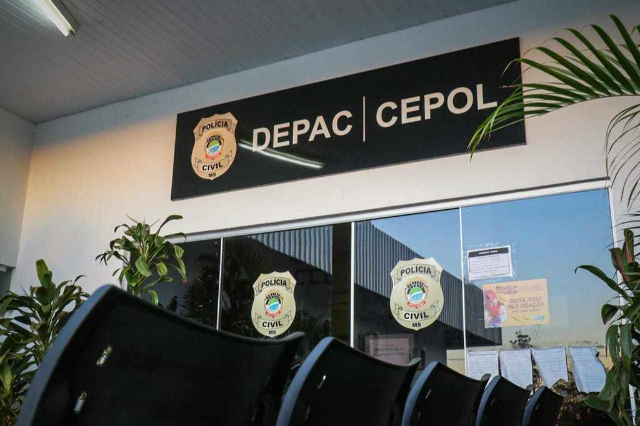 Homem atira na própria coxa ao tentar limpar pistola em casa