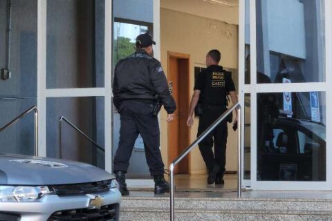 Entre prefeito “difícil” e porta aberta, investigação expõe caça a contratos
