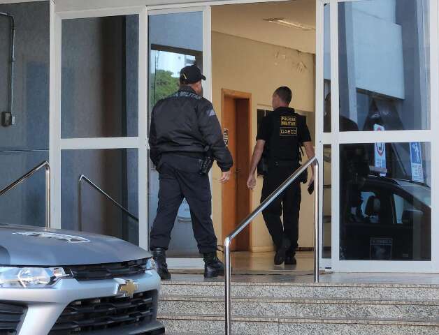 Entre prefeito “difícil” e porta aberta, investigação expõe caça a contratos