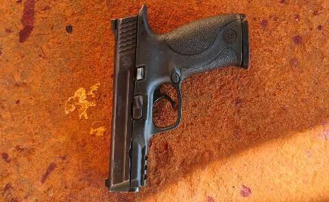Choque apreende pistola 9 mm, revólver e drogas após ação com dois mortos