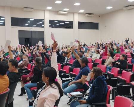 Professores rejeitam parcelamento e querem reajuste de 5,4% até dezembro