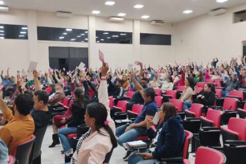 Professores rejeitam parcelamento e querem reajuste de 5,4% até dezembro