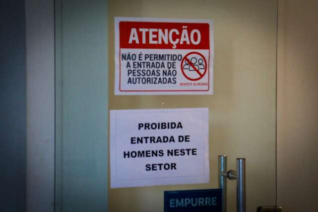 Idosa é achada trancada e desnutrida, enquanto companheiro estava na academia