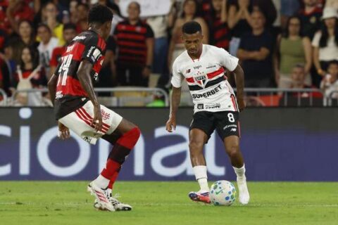 Flamengo empata com São Paulo e desperdiça chance de encostar no líder