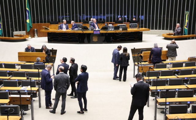 Aprovada MP que libera R$ 10 bilhões para controlar preço do diesel