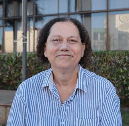 Reprimida pela família e religião, Helena se assumiu trans aos 57 anos