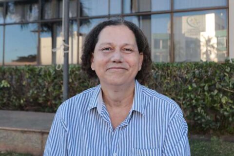 Reprimida pela família e religião, Helena se assumiu trans aos 57 anos