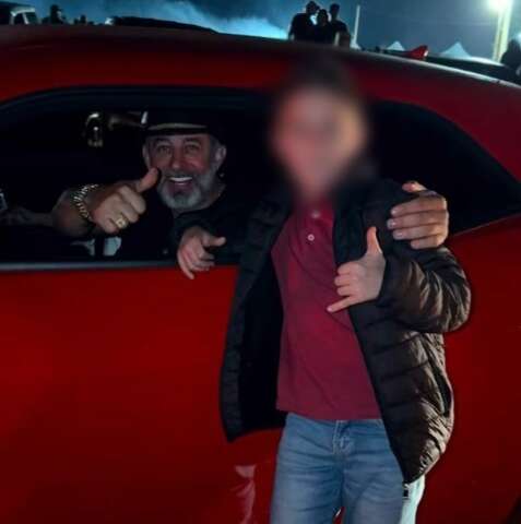 Prefeito é alvo de BO após arrancada brusca com Dodge Challenger