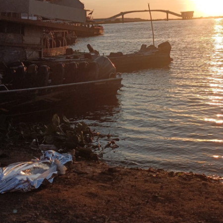 Colombiano morre afogado ao tentar pular entre barcos no Rio Paraguai
