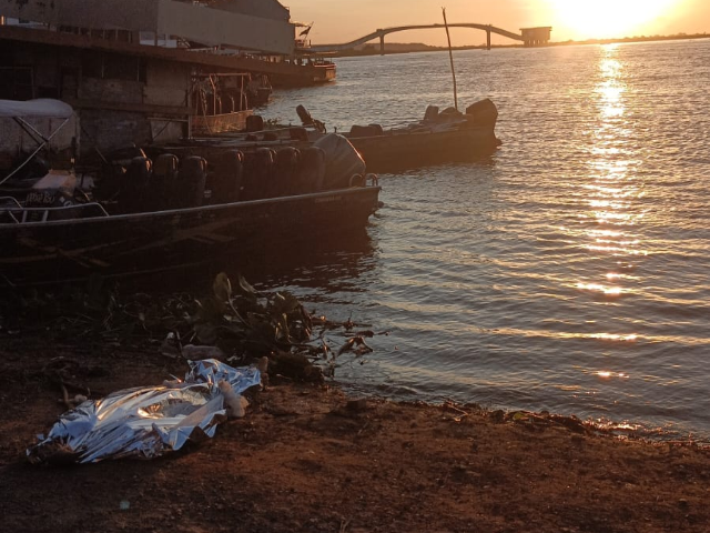 Colombiano morre afogado ao tentar pular entre barcos no Rio Paraguai