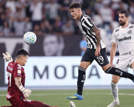 Brasileirão retorna após hiato da Copa com triunfos de Botafogo e Vitória