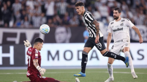 Brasileirão retorna após hiato da Copa com triunfos de Botafogo e Vitória