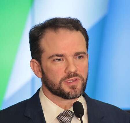 Durigan promete ouvir indústria para enfrentar "tarifaço" e juros altos