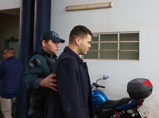 Vigilante teve 13 costelas quebradas após atropelamento por militar bêbado Vigilante teve 13 costelas quebradas após atropelamento por militar bêbado