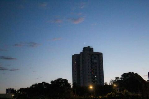Tempo firme e seco marca quinta e sexta em MS, com máximas de até 34°C