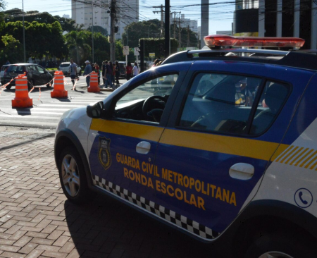 Obra interdita trecho da Avenida Hiroshima na tarde desta segunda-feira