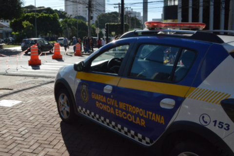 Obra interdita trecho da Avenida Hiroshima na tarde desta segunda-feira