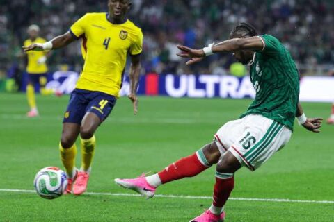México vence Equador e avança às oitavas da Copa após vitória por 2 a 0