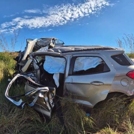 Três pessoas morrem e 2 ficam feridas em batida frontal na BR-463