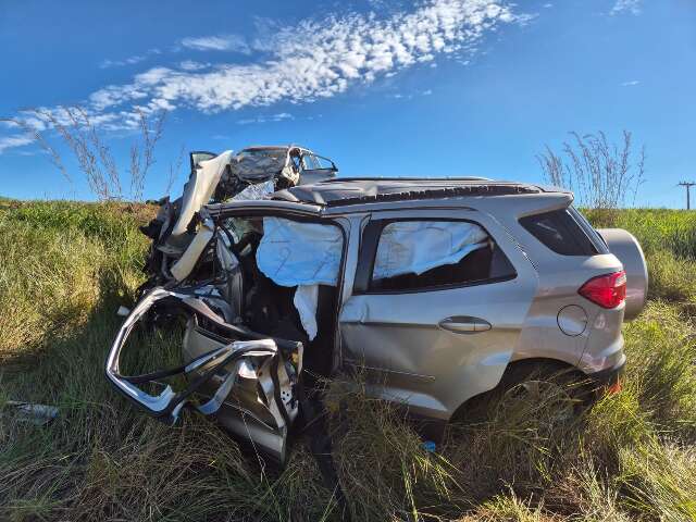 Três pessoas morrem e 2 ficam feridas em batida frontal na BR-463