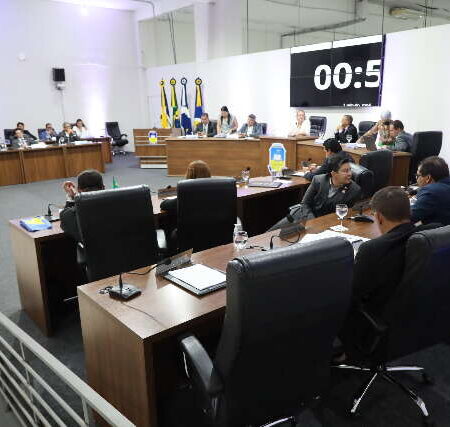 Câmara de Dourados cita jurisprudência do STF e adia eleição da Mesa Diretora