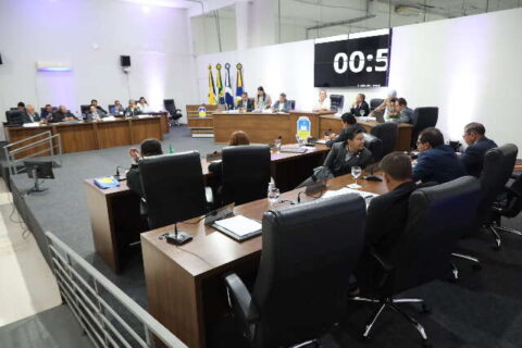 Câmara de Dourados cita jurisprudência do STF e adia eleição da Mesa Diretora