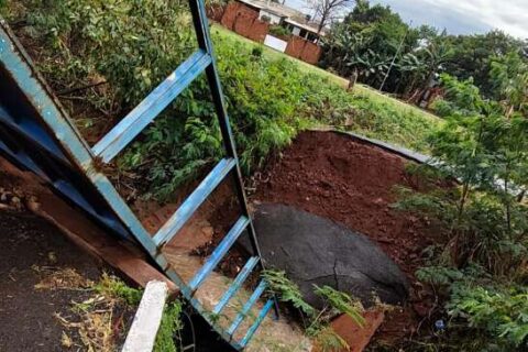 Ponte cede após temporal e interrompe ligação entre Jardim Leblon e São Conrado