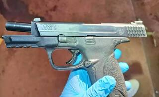 Choque apreende pistola 9 mm, revólver e drogas após ação com dois mortos Choque apreende pistola 9 mm, revólver e drogas após ação com dois mortos