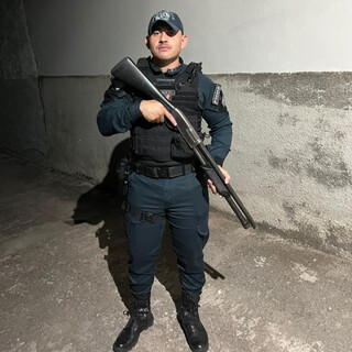 Cortejo com 800 pessoas e honras militares marcam despedida de soldado da PM