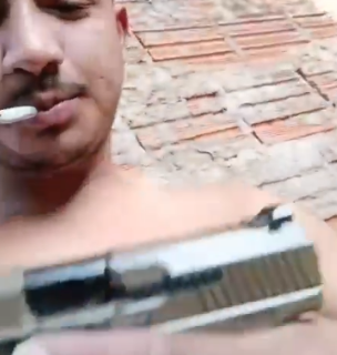 Polícia apura se arma exibida por jovem morto foi usada em homicídio