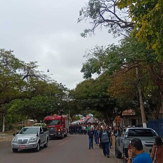Cortejo com 800 pessoas e honras militares marcam despedida de soldado da PM