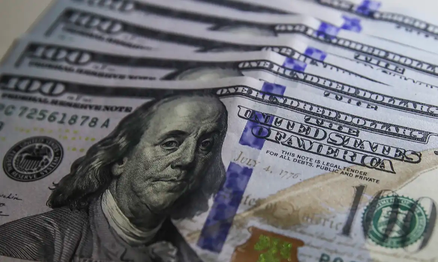Dólar à vista interrompe sequência de perdas e fecha cotado a R$ 5,20