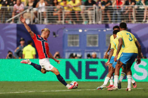 Neymar desconta no fim, mas Brasil está eliminado da Copa do Mundo