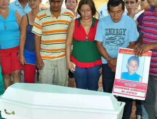 Praça depredada e sem placa é o que restou de homenagem a menino assassinado