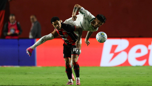 Palmeiras goleia, amplia vantagem na liderança e Flu empata com o Bahia
