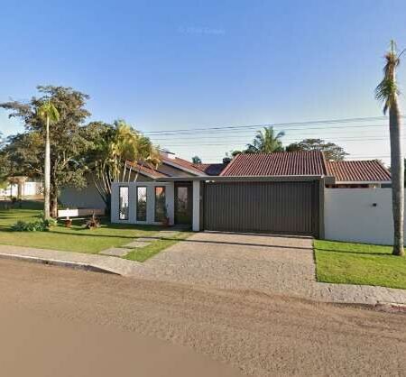 Dona de posto de combustíveis é alvo do Gaeco e filho acaba preso com arma