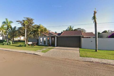 Dona de posto de combustíveis é alvo do Gaeco e filho acaba preso com arma